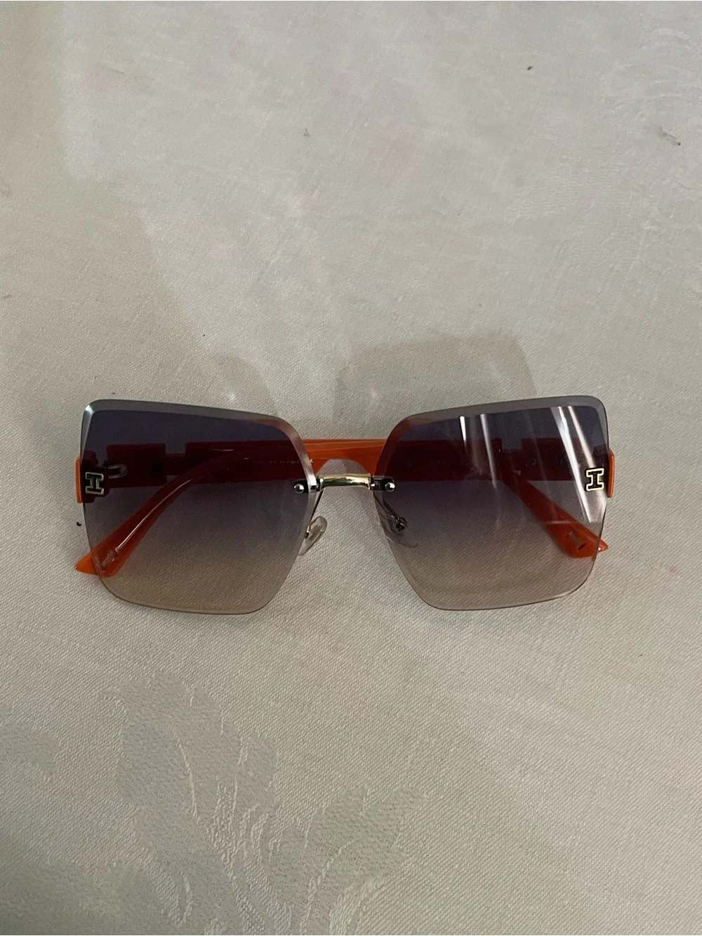 No brnad oversized square